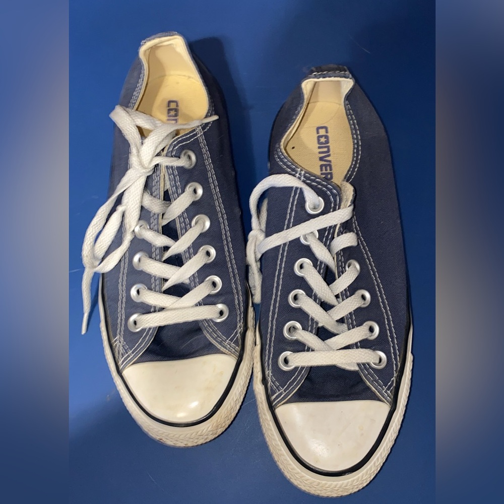 Converse tennis shoes
